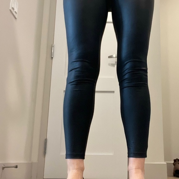 Faux leather pants/ capris size S (USA), M (EUR) - Picture 4 of 5